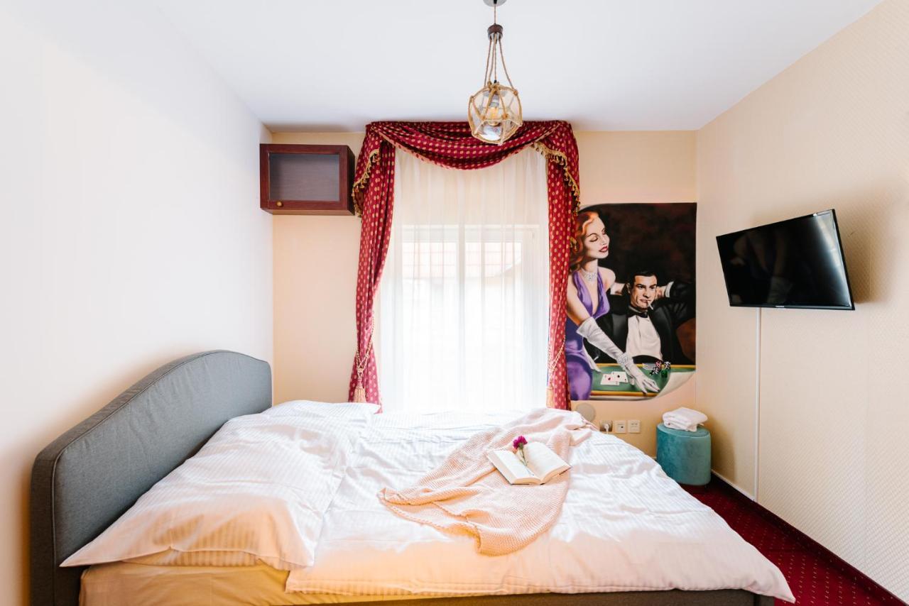 Petra Inn Apartments In Historical Palace Bratislava Exterior photo